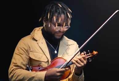 José Francisco Pérez violinista dominicano que acompaña Adele