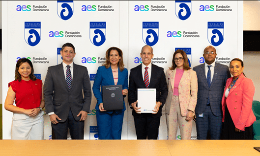 Fundación AES Dominicana impulsa educación con Fideicomiso de la PUCMM