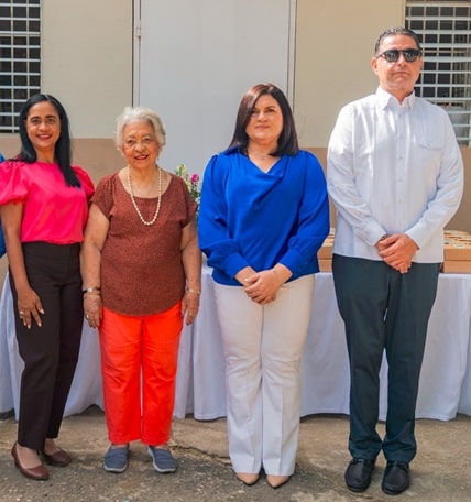 CREMSOS entrega centro de cómputos Escuela de Sordos en Santiago