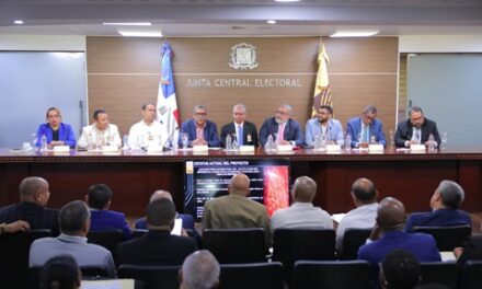 JCE presenta a las organizaciones políticas el estatus del proyecto para la renovación de la cédula de identidad y electoral