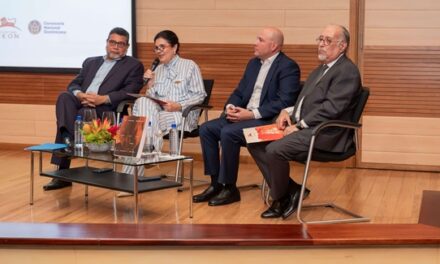 Centro León presenta libro dedicado al museógrafo Pedro José Vega