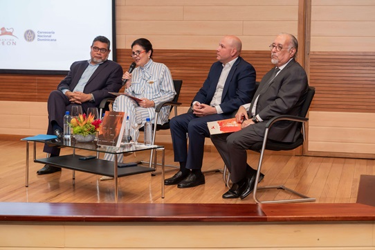 Centro León presenta libro dedicado al museógrafo Pedro José Vega