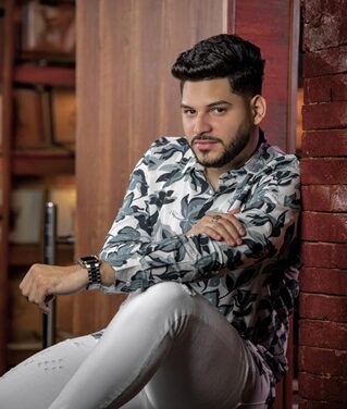 Jayson Guzmán estrena merengue navideño “Dos motivos”