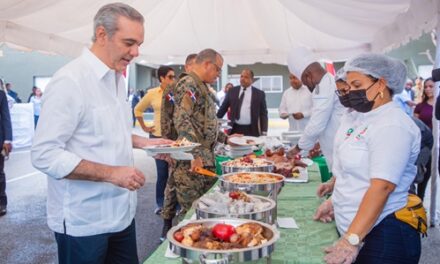 Presidente Abinader almuerza con miembros del ERD y PN