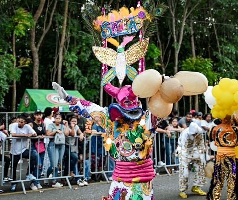 Carnaval de Santiago realiza segunda jornada con éxito