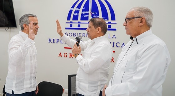 Iván Hernández Guzmán toma juramento como director de Intabaco