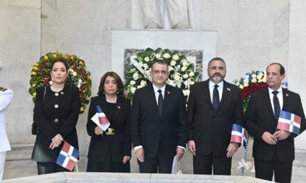 JCE deposita ofrenda floral en el Altar de la Patria por el 181 aniversario de la Independencia Nacional