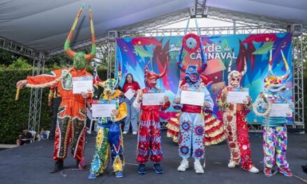 Tarde de carnaval del Centro León: espacio de expresión y celebración de la tradición dominicana