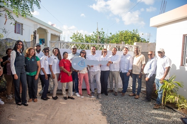 Hilton La Romana entrega casa a colaboradora