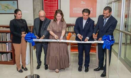 Centro León y PUCMM inauguran Mediateca itinerante