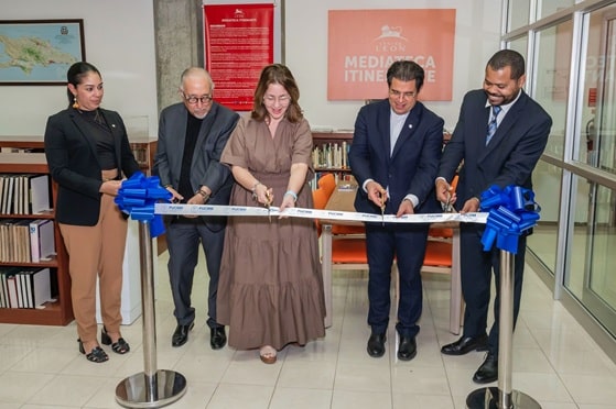 Centro León y PUCMM inauguran Mediateca itinerante