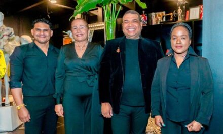 Rafael Rivero celebra la primavera con elegancia, color y estilo con «Blusalia»