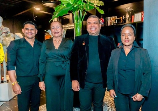 Rafael Rivero celebra la primavera con elegancia, color y estilo con «Blusalia»
