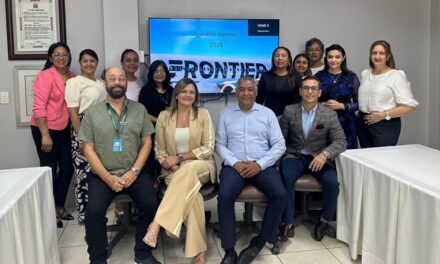 Cluster Turístico de Santiago y Frontier Airlines estrecha vínculos durante un encuentro en Santiago