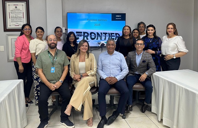 Cluster Turístico de Santiago y Frontier Airlines estrecha vínculos durante un encuentro en Santiago