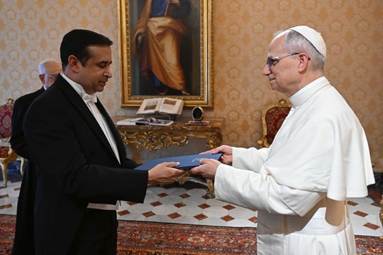 Embajador Víctor Suárez presenta Cartas Credenciales ante la Santa Sede