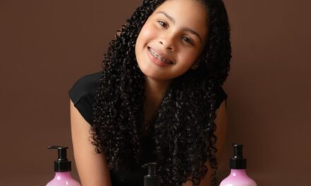 Valenti celebra con orgullo la belleza de los rizos