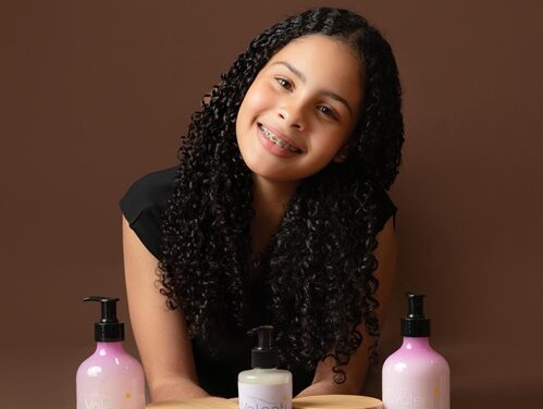 Valenti celebra con orgullo la belleza de los rizos