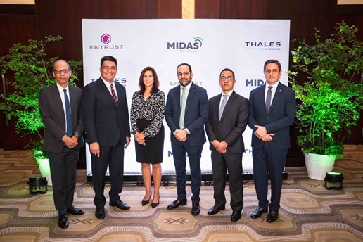 Presentan avances del pasaporte biométrico