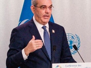 Abinader pide acción global ante crisis del sargazo en el Caribe