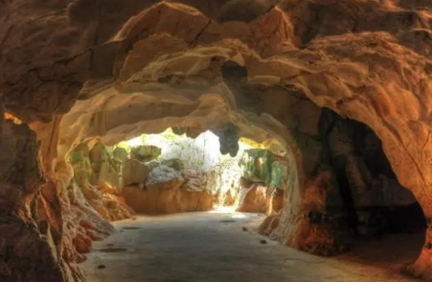 Crean comisión presidencial para desarrollo sostenible y ecoturístico de las Cuevas del Pomier