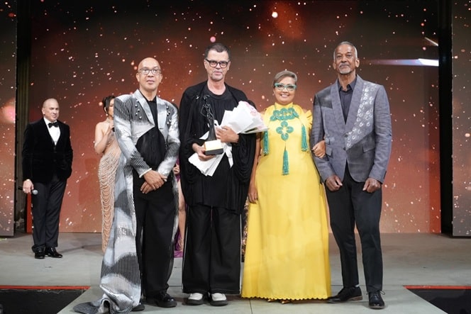 Sócrates McKinney recibe el Gran Galardón en Premios a la Moda Dominicana