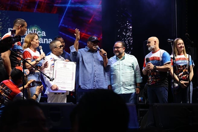 Realizan el Super Ultra Mega Merengazo en Jarabacoa