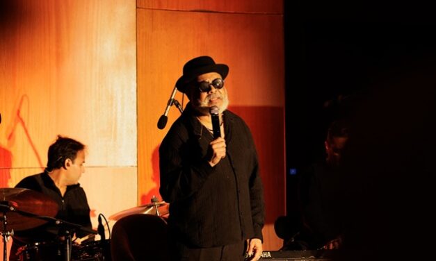 Francisco Céspedes emociona a Santiago en un concierto íntimo en Oli’s Room