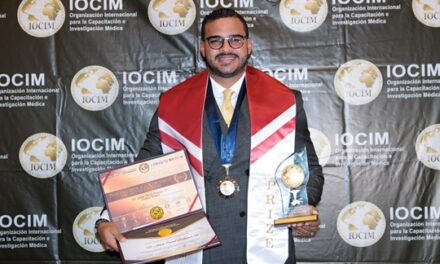 Reconocen al doctor Julián Rodríguez en Premiación de Salud Internacional de IOCIM