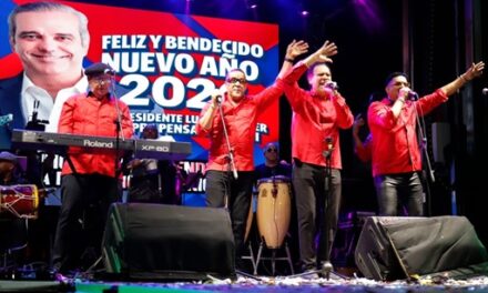 Santiago recibió el 2026 con un gran concierto en el Monumento