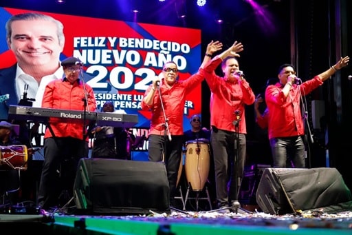 Santiago recibió el 2026 con un gran concierto en el Monumento