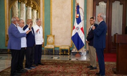 Abinader juramenta comisión de veeduría para obras deportivas