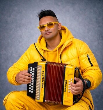 Adid reinventa “Café con ron” a ritmo de merengue típico