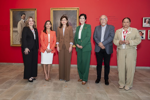 Embajadora de EE. UU. visita el Centro León