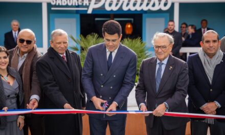 Ministro de Turismo inaugura la “Casita Dominicana” en Fitur