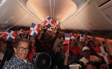 Arajet celebra la Independencia Nacional a más de 30 mil pies de altura