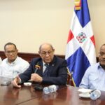 Rafael Santos presenta propuesta reforma educativa a centrales sindicales