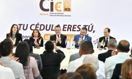 JCE inicia entrega de nueva cédula; atiende 11 mil personas primer día